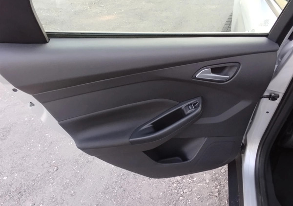 Ford Focus cena 40467 przebieg: 127000, rok produkcji 2018 z Niemcza małe 704